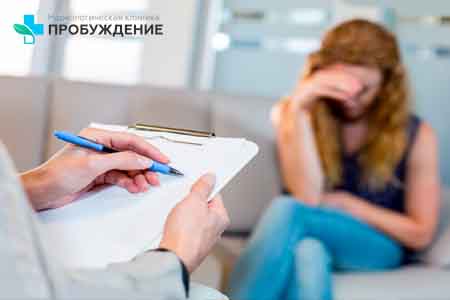 Лечение СДВГ Девушка на приёме психотерапевта