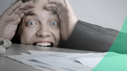 Симптомы гипомании Мужчина грызёт стол